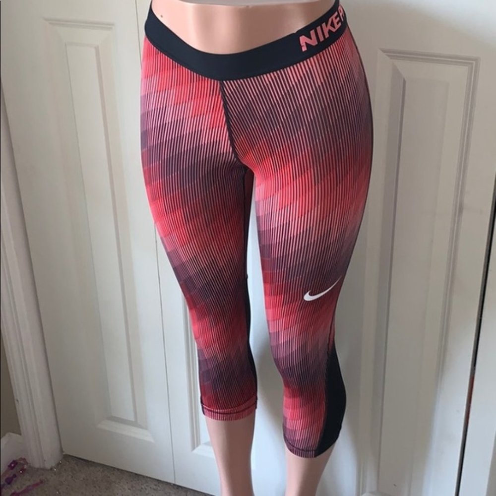 NIKE PRO DRI-FIT Capri Cropped Pants